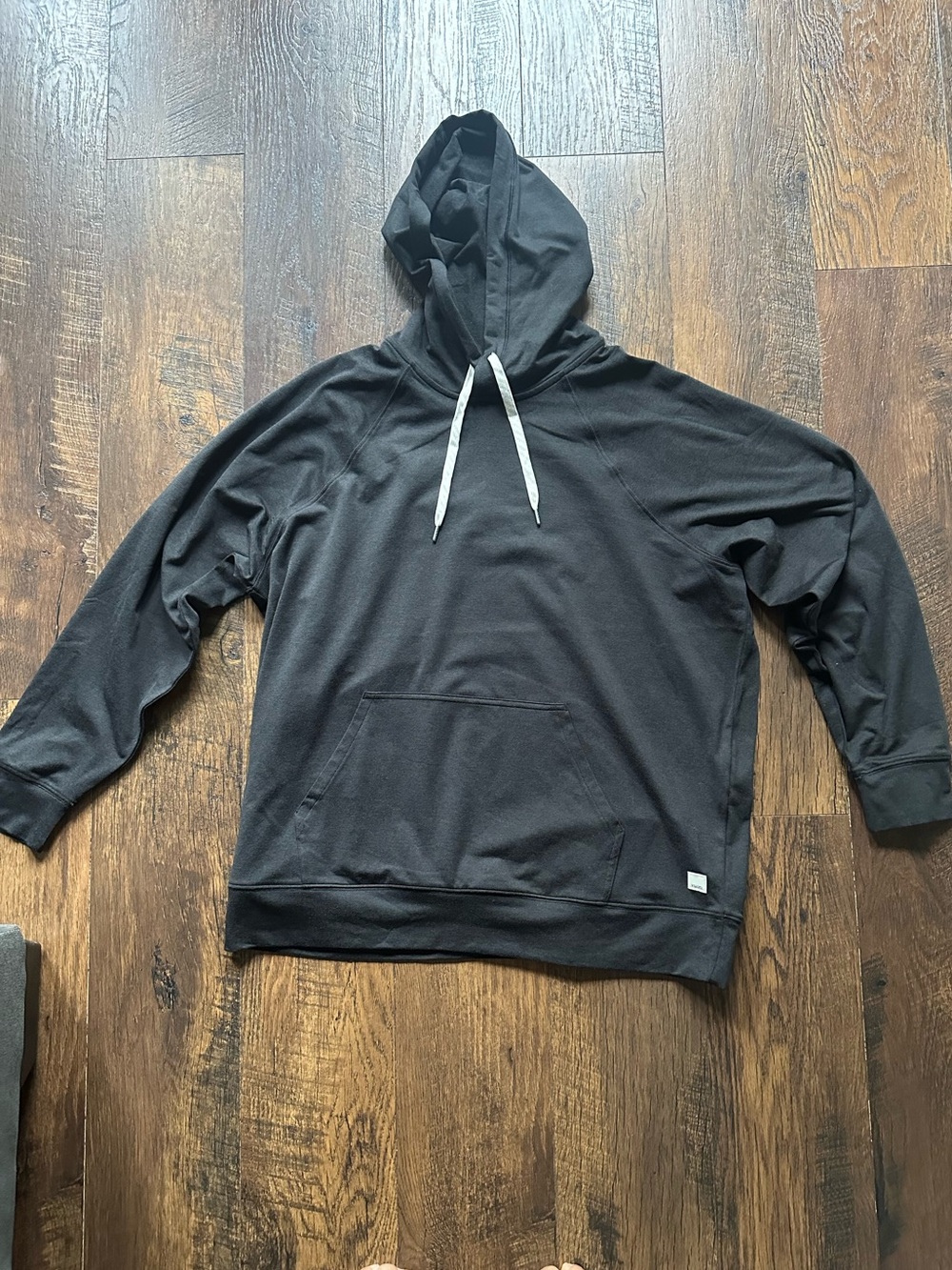 NWOT - Vuori Halo Pullover Hoodie - Small